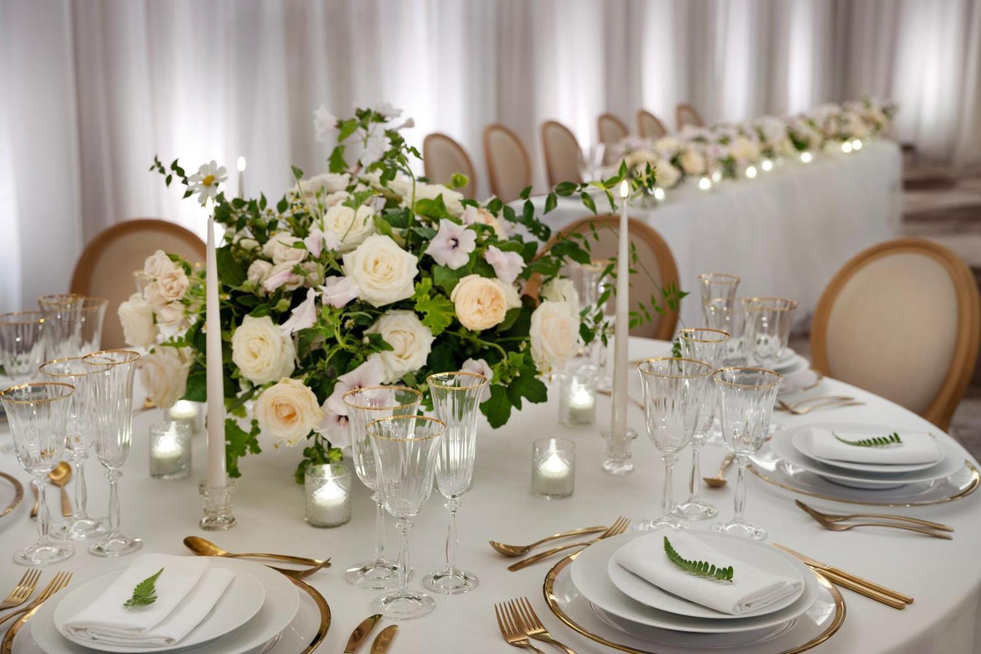 The Westin London City Екстер'єр фото A table set for a wedding reception