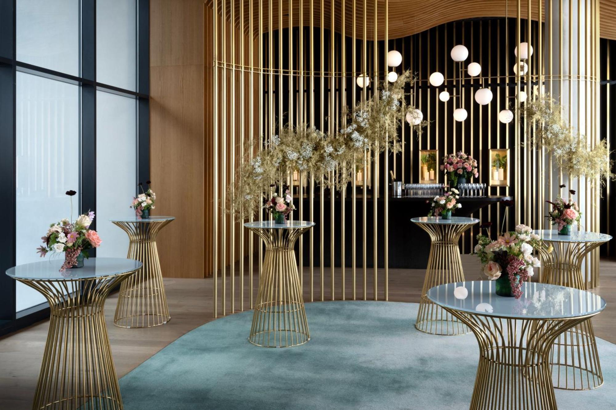 The Westin London City Екстер'єр фото The interior of the 100 Queen's Gate