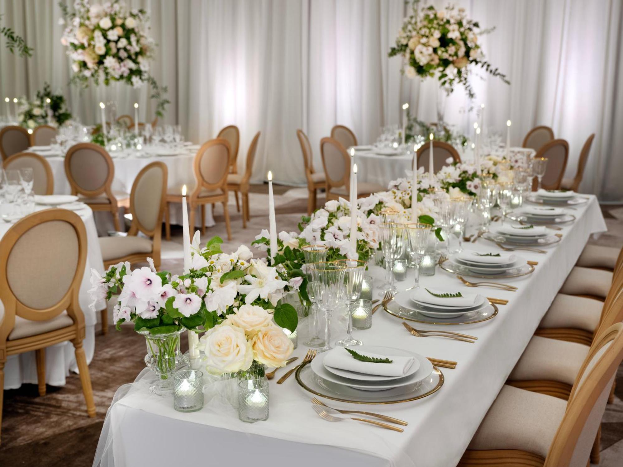 The Westin London City Екстер'єр фото A table set for a wedding reception